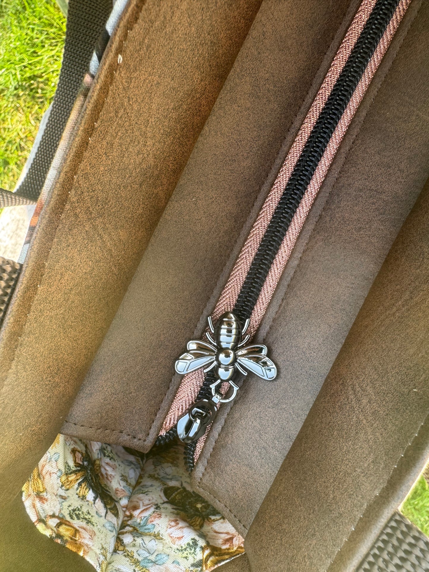 Zipped Up Tuesday - Electric Bee