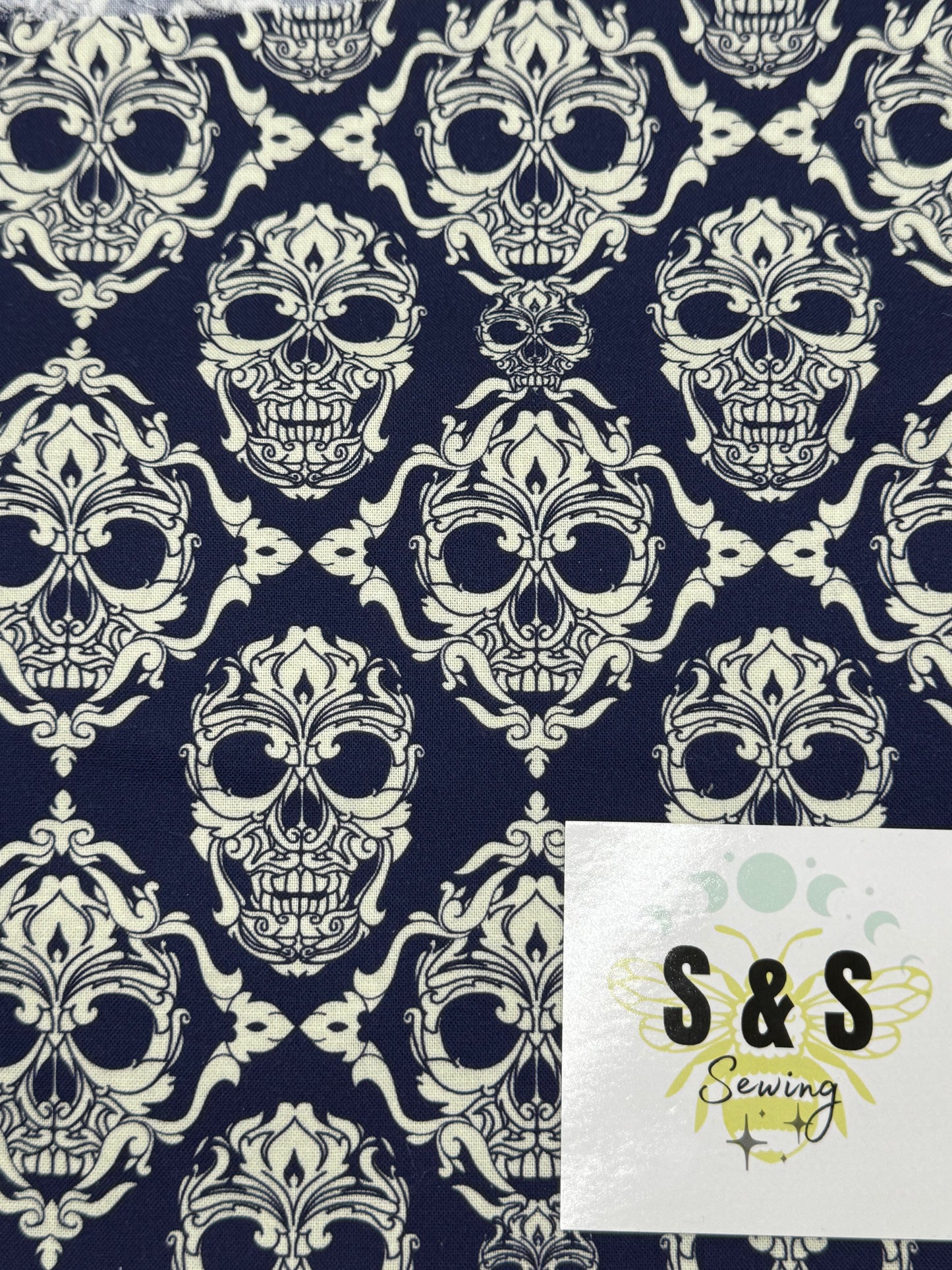 WO - Navy Damask Skull