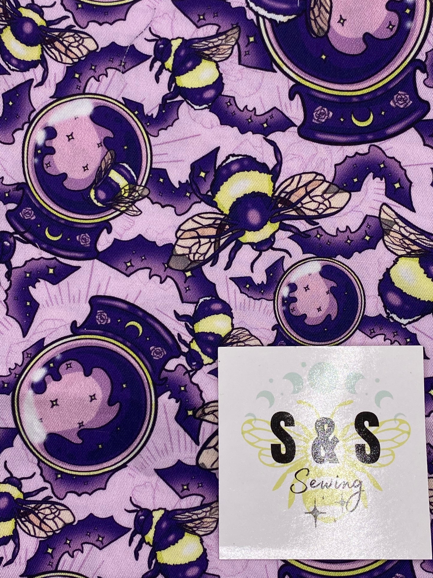 WO - Crystal Ball & Bees