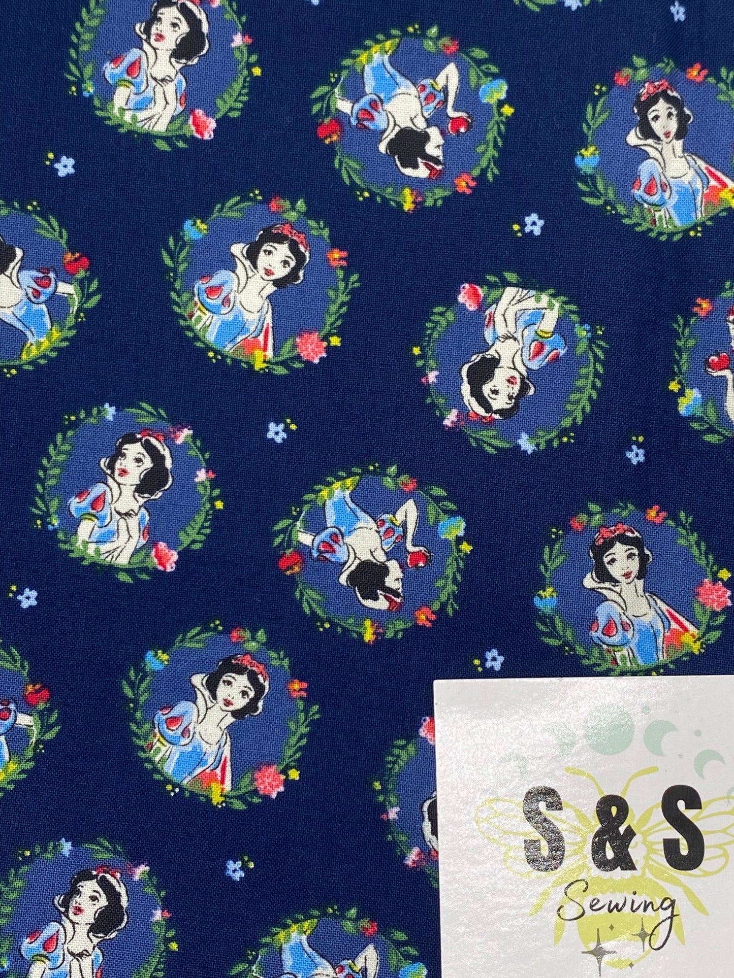 CM - Snow White - Floral Border Portrait