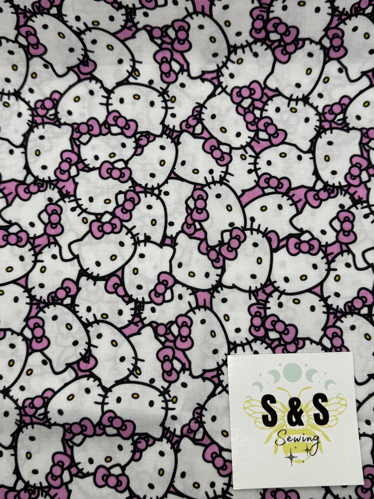 CM - Hello Kitty Pink